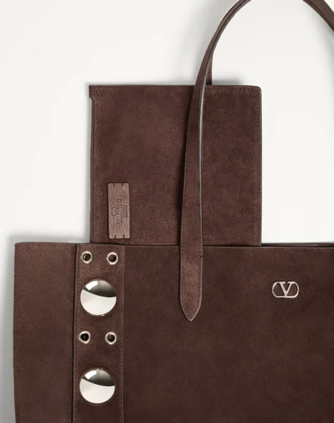 Valentino Garavani Medium Nellcôte Shopping Bag aus Wildleder Valentino Garavani Medium Nellcôte Shopping Bag aus Wildleder