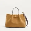 Valentino Garavani Medium Shopping Bag aus Wildleder mit Schaffellfutter Valentino Garavani Medium Shopping Bag aus Wildleder mit Schaffellfutter