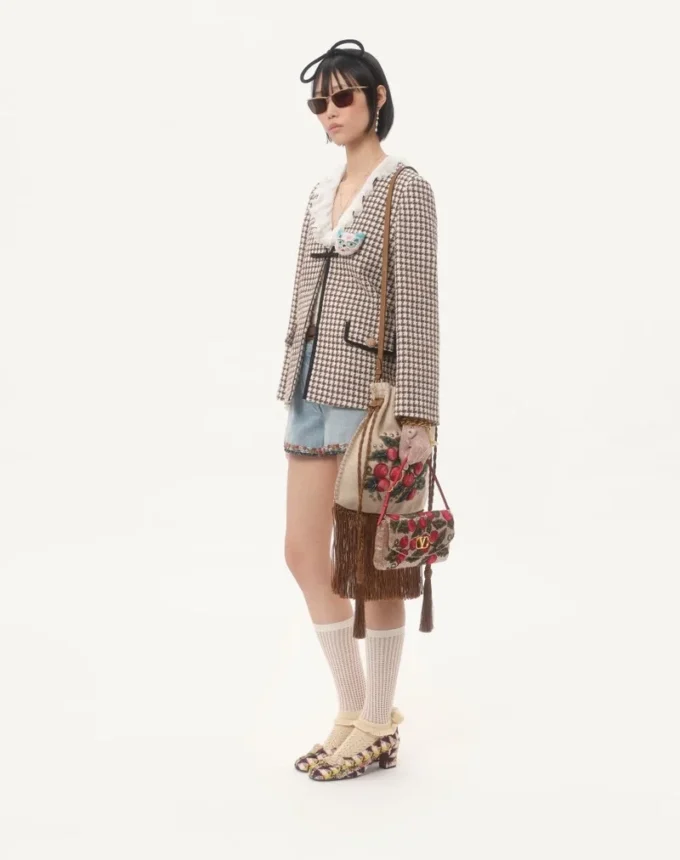 Valentino Garavani Nellcôte Alice bestickte Tasche mit Fransen Valentino Garavani Nellcôte Alice bestickte Tasche mit Fransen