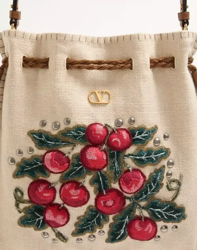 Valentino Garavani Nellcôte Alice bestickte Tasche mit Fransen Valentino Garavani Nellcôte Alice bestickte Tasche mit Fransen