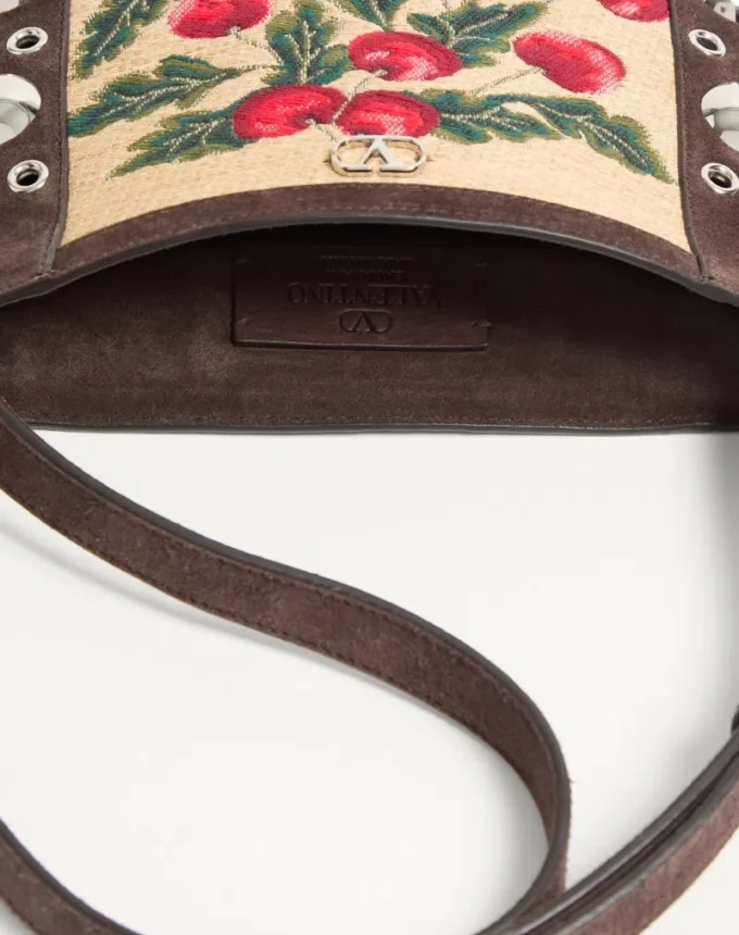 Valentino Garavani Nellcôte Kleine Schultertasche aus Jacquard-Raffia mit Cherryfic-Muster Valentino Garavani Nellcôte Kleine Schultertasche aus Jacquard-Raffia mit Cherryfic-Muster
