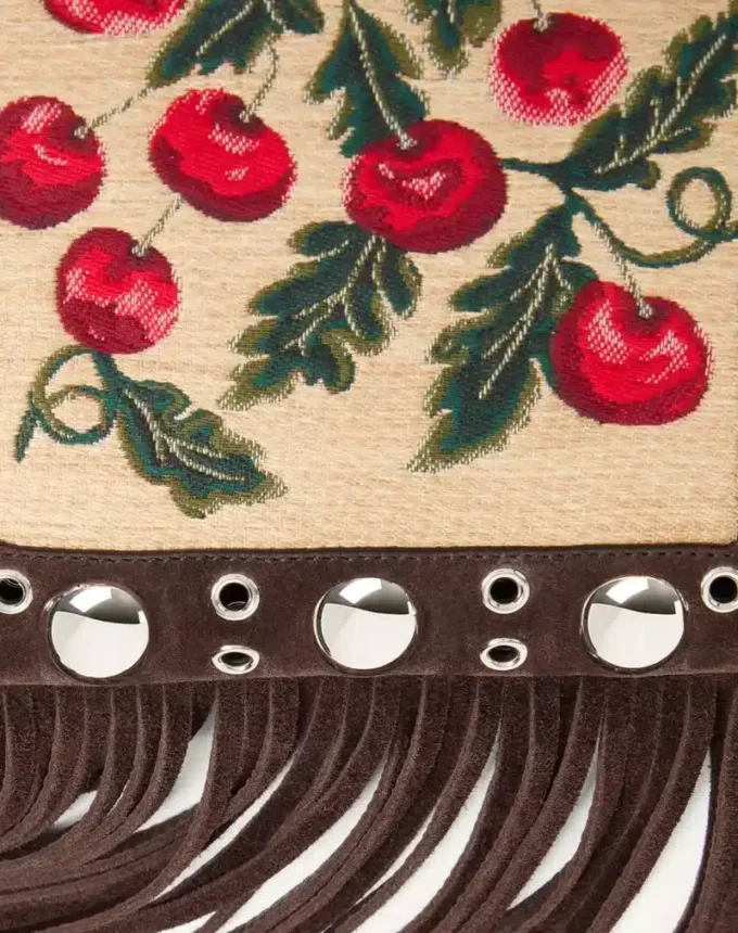 Valentino Garavani Nellcôte Kleine Schultertasche aus Jacquard-Raffia mit Cherryfic-Muster Valentino Garavani Nellcôte Kleine Schultertasche aus Jacquard-Raffia mit Cherryfic-Muster