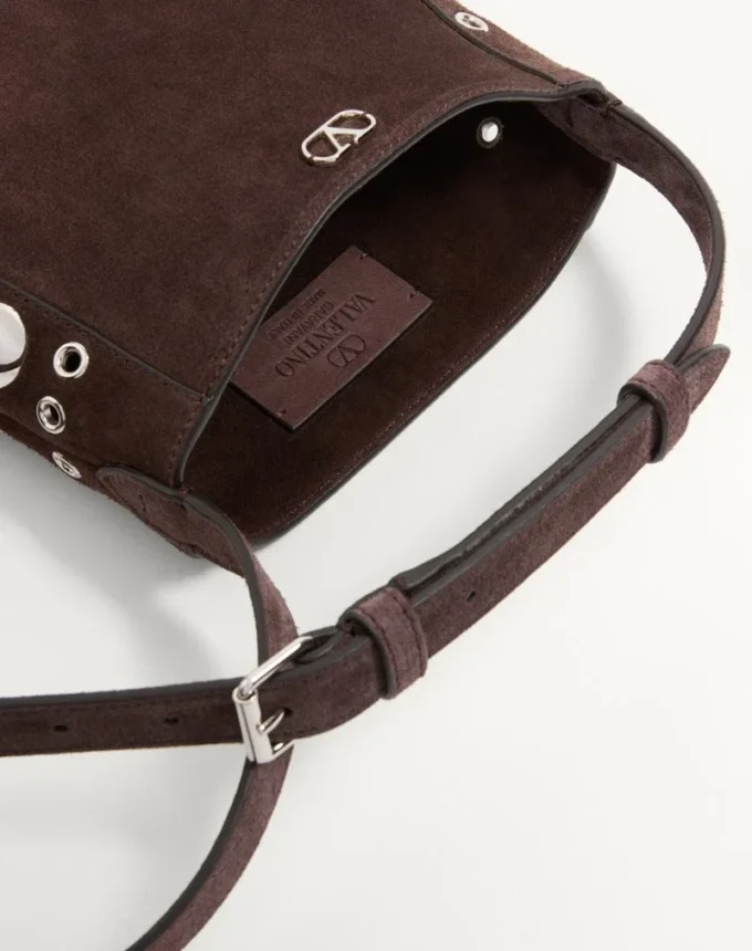 Valentino Garavani Nellcôte Kleine Schultertasche aus Wildleder mit Fransen Valentino Garavani Nellcôte Kleine Schultertasche aus Wildleder mit Fransen