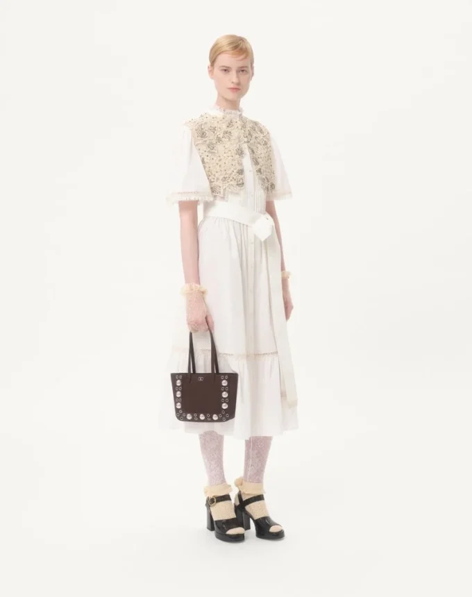 Valentino Garavani Nellcôte Mini-Einkaufstasche aus Wildleder Valentino Garavani Nellcôte Mini-Einkaufstasche aus Wildleder
