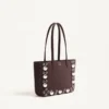 Valentino Garavani Nellcôte Mini-Einkaufstasche aus Wildleder Valentino Garavani Nellcôte Mini-Einkaufstasche aus Wildleder