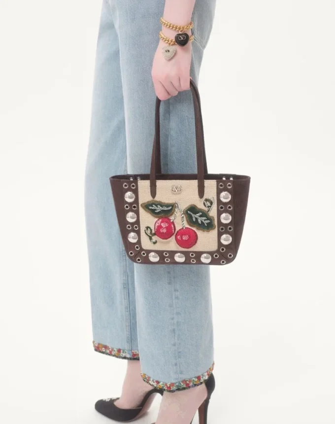 Valentino Garavani Nellcôte Mini-Einkaufstasche mit Stickerei Valentino Garavani Nellcôte Mini-Einkaufstasche mit Stickerei