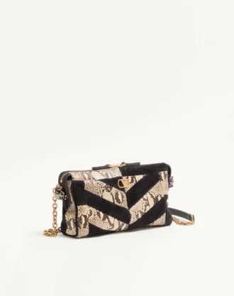 Valentino Garavani Panthea Kleine Umhängetasche aus Pythonleder und Wildleder mit Chevron-Muster