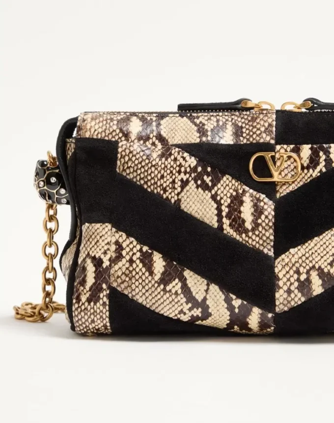 Valentino Garavani Panthea Kleine Umhängetasche aus Pythonleder und Wildleder mit Chevron-Muster Valentino Garavani Panthea Kleine Umhängetasche aus Pythonleder und Wildleder mit Chevron-Muster