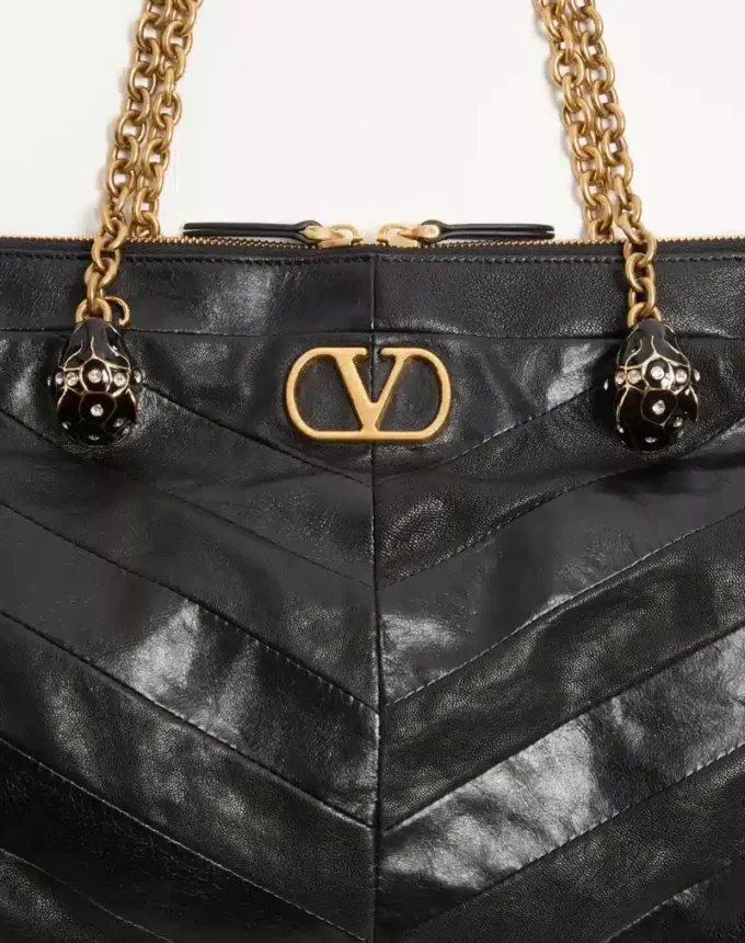 Valentino Garavani Panthea Schultertasche aus Nappaleder mit Chevron-Muster Valentino Garavani Panthea Schultertasche aus Nappaleder mit Chevron-Muster