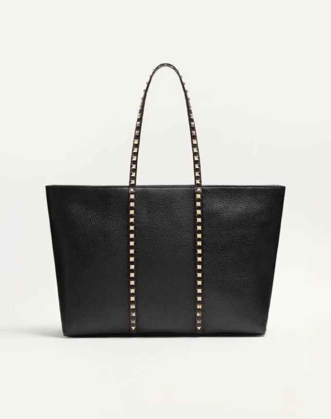 Valentino Garavani Rockstud Shopping Bag aus genarbtem Kalbsleder Valentino Garavani Rockstud Shopping Bag aus genarbtem Kalbsleder