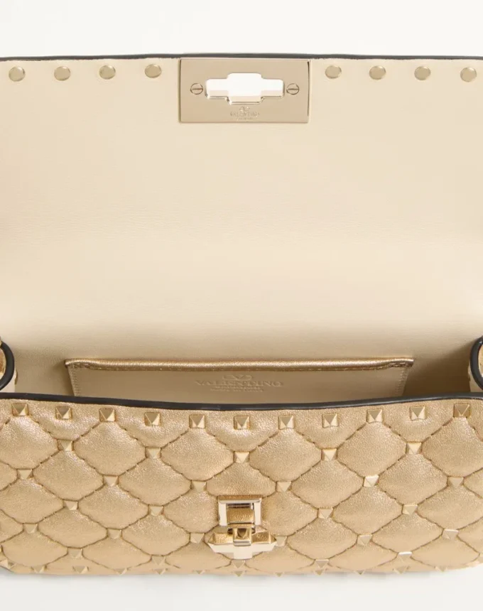 Valentino Garavani Rockstud Spike Kleine laminierte Nappa-Tasche Valentino Garavani Rockstud Spike Kleine laminierte Nappa-Tasche