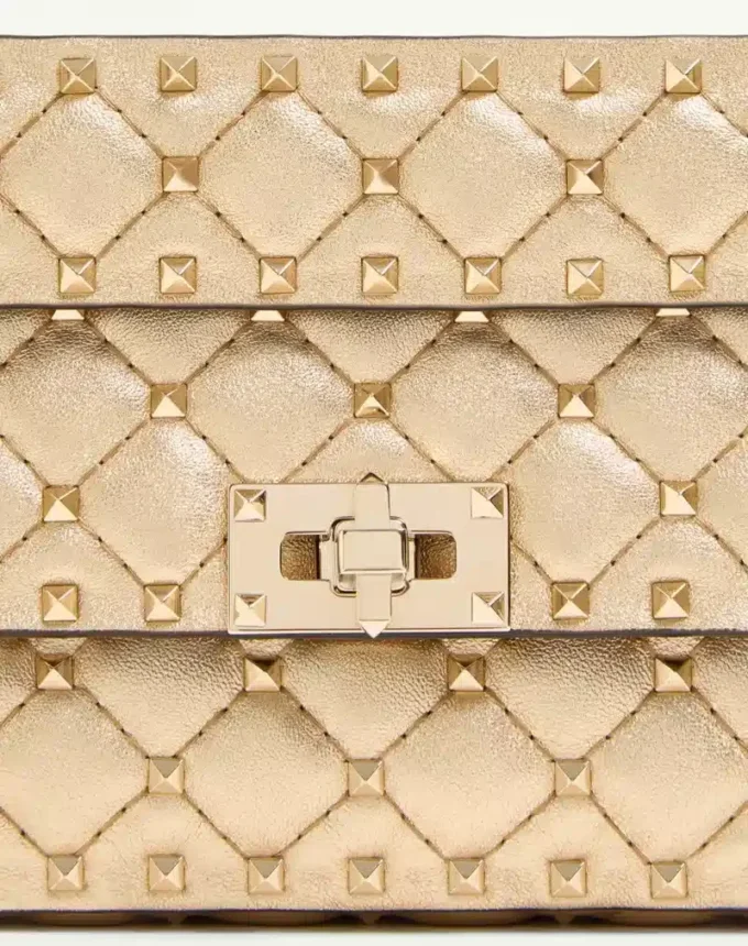 Valentino Garavani Rockstud Spike Kleine laminierte Nappa-Tasche Valentino Garavani Rockstud Spike Kleine laminierte Nappa-Tasche