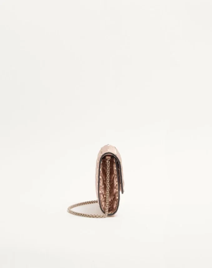 Valentino Garavani Rockstud Spike Schultertasche aus laminiertem Nappaleder Valentino Garavani Rockstud Spike Schultertasche aus laminiertem Nappaleder