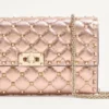 Valentino Garavani Rockstud Spike Schultertasche aus laminiertem Nappaleder Valentino Garavani Rockstud Spike Schultertasche aus laminiertem Nappaleder