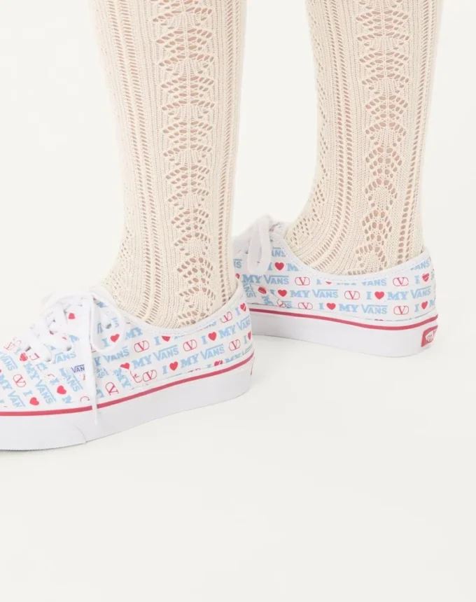 Valentino Garavani und Vans Low-Top-Sneaker aus Stoff mit Valentino Vans Love-Print Valentino Garavani und Vans Low-Top-Sneaker aus Stoff mit Valentino Vans Love-Print