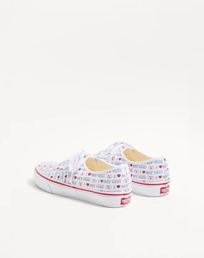 Valentino Garavani und Vans Low-Top-Sneaker aus Stoff mit Valentino Vans Love-Print Valentino Garavani und Vans Low-Top-Sneaker aus Stoff mit Valentino Vans Love-Print