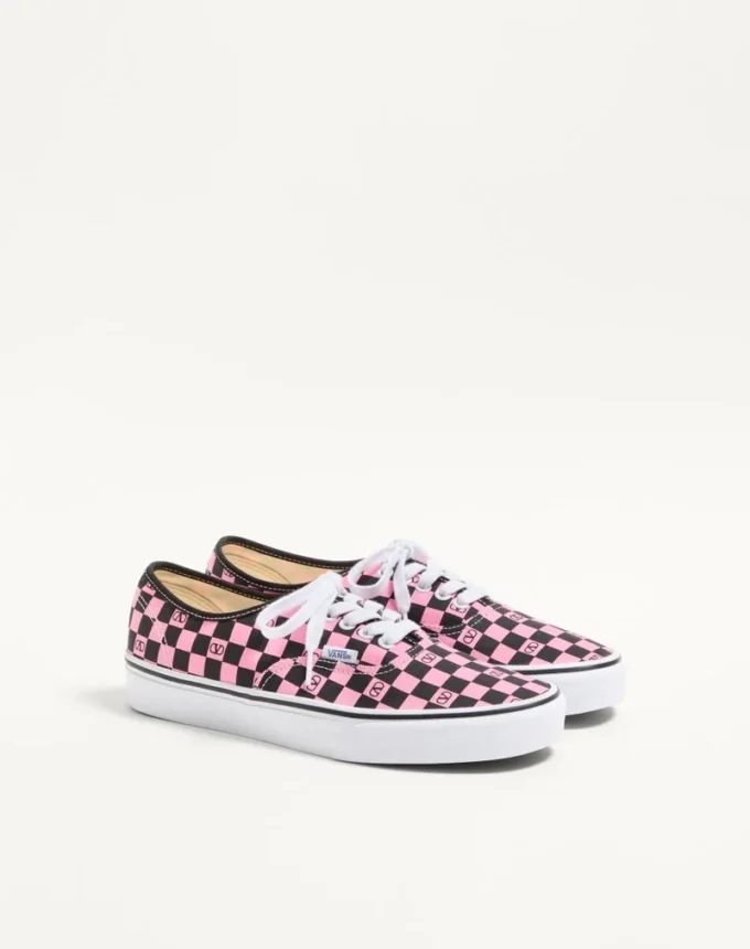 Valentino Garavani und Vans Low-Top-Sneaker aus Stoff mit VLogo-Schachbrettmuster Valentino Garavani und Vans Low-Top-Sneaker aus Stoff mit VLogo-Schachbrettmuster