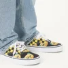 Valentino Garavani und Vans Low-Top-Sneaker aus Stoff mit VLogo-Schachbrettmuster und Le Chat De La Maison-Print Valentino Garavani und Vans Low-Top-Sneaker aus Stoff mit VLogo-Schachbrettmuster und Le Chat De La Maison-Print