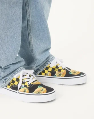Valentino Garavani und Vans Low-Top-Sneaker aus Stoff mit VLogo-Schachbrettmuster und Le Chat De La Maison-Print Valentino Garavani und Vans Low-Top-Sneaker aus Stoff mit VLogo-Schachbrettmuster und Le Chat De La Maison-Print