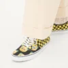 Valentino Garavani und Vans Low-Top-Sneaker aus Stoff mit VLogo-Schachbrettmuster und Le Chat De La Maison-Print Valentino Garavani und Vans Low-Top-Sneaker aus Stoff mit VLogo-Schachbrettmuster und Le Chat De La Maison-Print