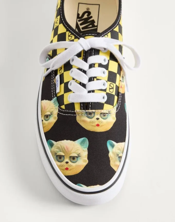 Valentino Garavani und Vans Low-Top-Sneaker aus Stoff mit VLogo-Schachbrettmuster und Le Chat De La Maison-Print Valentino Garavani und Vans Low-Top-Sneaker aus Stoff mit VLogo-Schachbrettmuster und Le Chat De La Maison-Print