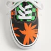 Valentino Garavani und Vans Low-Top-Stoff-Sneaker mit VLogo-Schachbrettmuster und tropischem Blattmuster Valentino Garavani und Vans Low-Top-Stoff-Sneaker mit VLogo-Schachbrettmuster und tropischem Blattmuster