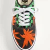 Valentino Garavani und Vans Low-Top-Stoff-Sneaker mit VLogo-Schachbrettmuster und tropischem Blattmuster Valentino Garavani und Vans Low-Top-Stoff-Sneaker mit VLogo-Schachbrettmuster und tropischem Blattmuster