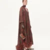 Valentino Garavani Vain bestickte Schulter-Clutch mit Cherryfic-Muster Valentino Garavani Vain bestickte Schulter-Clutch mit Cherryfic-Muster