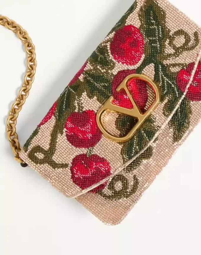 Valentino Garavani Vain bestickte Schulter-Clutch mit Cherryfic-Muster Valentino Garavani Vain bestickte Schulter-Clutch mit Cherryfic-Muster
