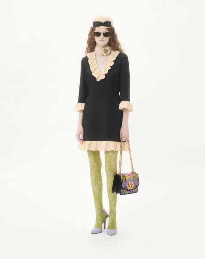 Valentino Garavani Vain bestickte Umhängetasche Valentino Garavani Vain bestickte Umhängetasche