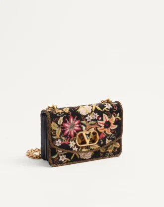 valentino garavani vain bestickte umhngetasche 2 1 330x417 - Valentino Garavani Vain bestickte Umh&auml;ngetasche