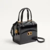 Valentino Garavani Vain-Case Bowlingtasche aus glänzendem Kalbsleder Valentino Garavani Vain-Case Bowlingtasche aus glänzendem Kalbsleder