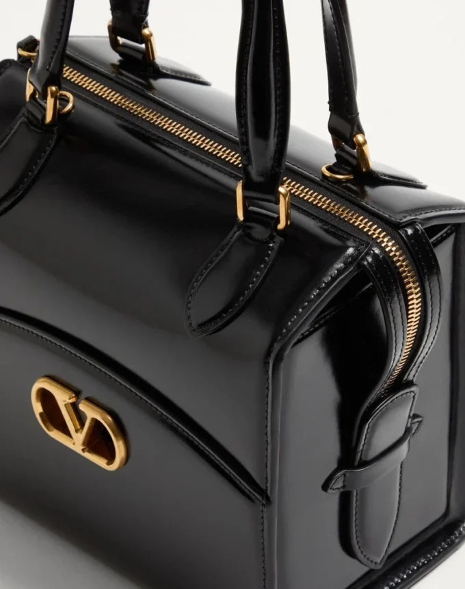 Valentino Garavani Vain-Case Bowlingtasche aus glänzendem Kalbsleder Valentino Garavani Vain-Case Bowlingtasche aus glänzendem Kalbsleder
