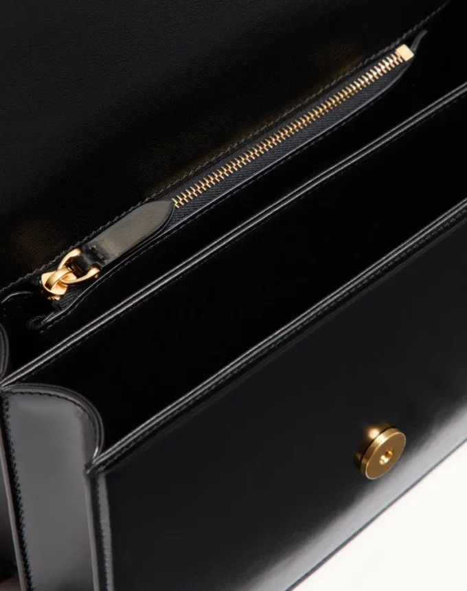 Valentino Garavani Vain Schultertasche aus glänzendem Kalbsleder Valentino Garavani Vain Schultertasche aus glänzendem Kalbsleder