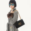 Valentino Garavani Vain Schultertasche aus glänzendem Kalbsleder Valentino Garavani Vain Schultertasche aus glänzendem Kalbsleder