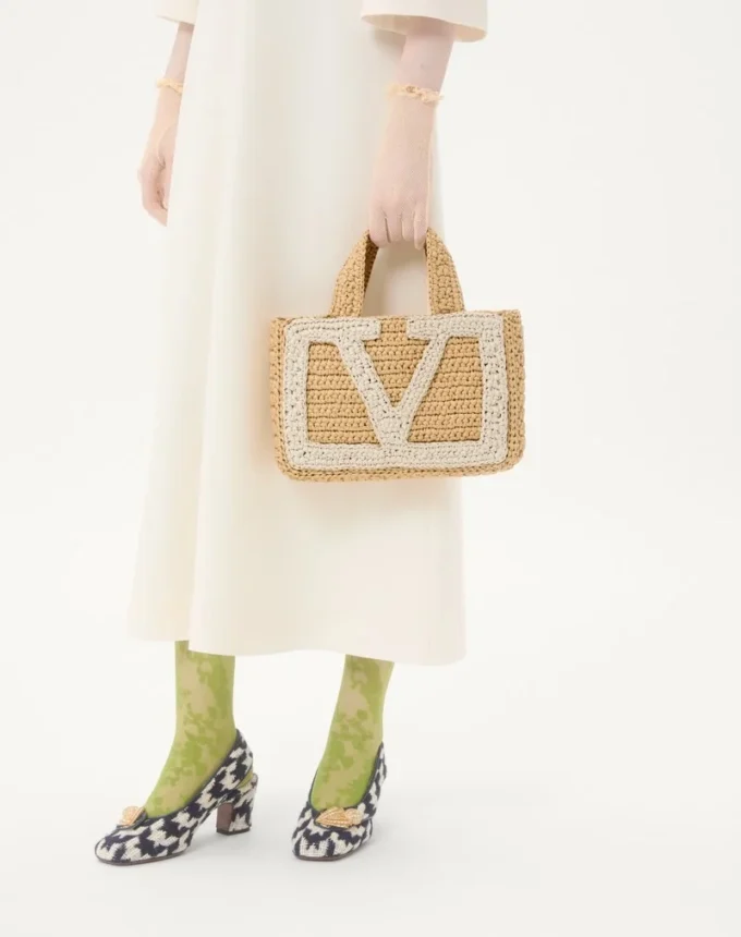 Valentino Garavani Viva Superstar Kleine Einkaufstasche aus Raffia