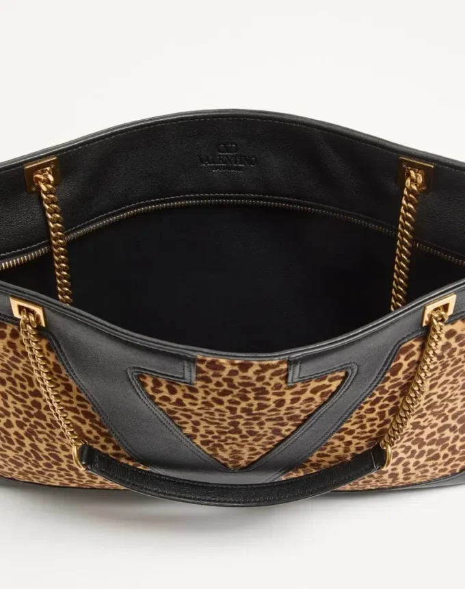 Valentino Garavani Viva Superstar Medium Shopping Bag aus Kalbsleder mit Pony-Effekt Valentino Garavani Viva Superstar Medium Shopping Bag aus Kalbsleder mit Pony-Effekt