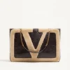 Valentino Garavani Viva Superstar Medium Shopping Bag aus Lammfell. Valentino Garavani Viva Superstar Medium Shopping Bag aus Lammfell.