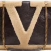 Valentino Garavani Viva Superstar Medium Shopping Bag aus Lammfell. Valentino Garavani Viva Superstar Medium Shopping Bag aus Lammfell.