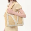 Valentino Garavani Viva Superstar Medium Shopping Bag aus Raffia Valentino Garavani Viva Superstar Medium Shopping Bag aus Raffia