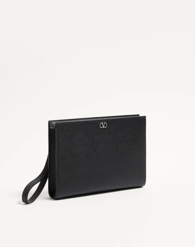 Valentino Garavani Vlogo Signature Tasche aus genarbtem Kalbsleder Valentino Garavani Vlogo Signature Tasche aus genarbtem Kalbsleder