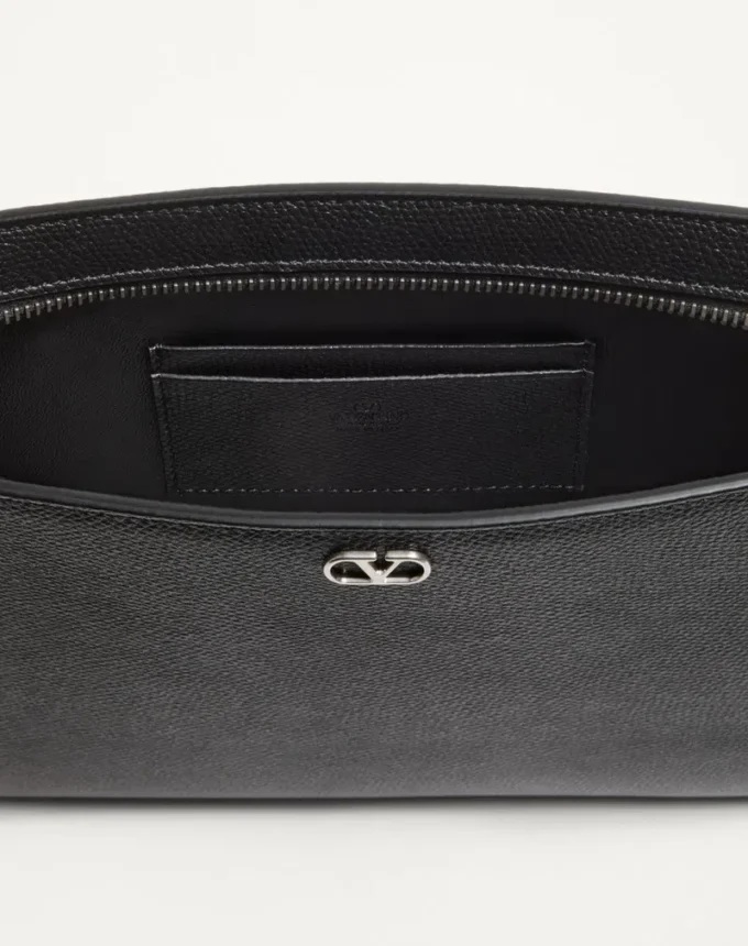 Valentino Garavani Vlogo Signature Tasche aus genarbtem Kalbsleder Valentino Garavani Vlogo Signature Tasche aus genarbtem Kalbsleder