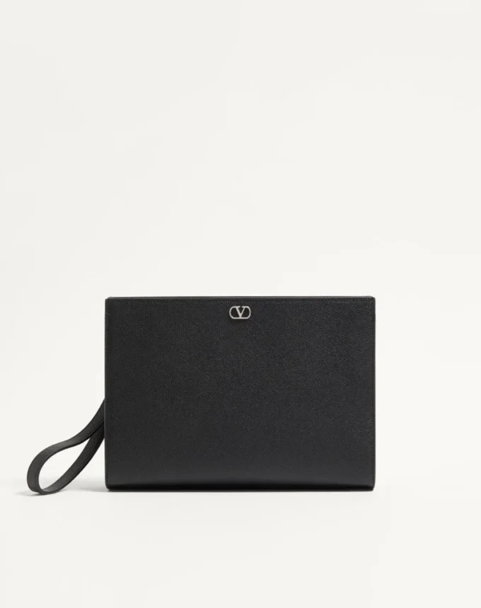 Valentino Garavani Vlogo Signature Tasche aus genarbtem Kalbsleder Valentino Garavani Vlogo Signature Tasche aus genarbtem Kalbsleder
