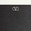 Valentino Garavani Vlogo Signature Tasche aus genarbtem Kalbsleder Valentino Garavani Vlogo Signature Tasche aus genarbtem Kalbsleder