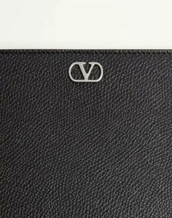 Valentino Garavani Vlogo Signature Tasche aus genarbtem Kalbsleder Valentino Garavani Vlogo Signature Tasche aus genarbtem Kalbsleder