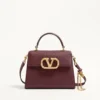 Valentino Garavani Vsling Kleine Handtasche aus genarbtem Kalbsleder mit Juwelenlogo Valentino Garavani Vsling Kleine Handtasche aus genarbtem Kalbsleder mit Juwelenlogo