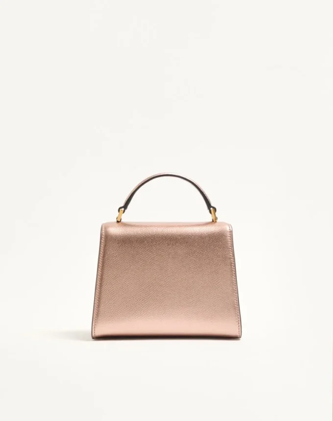 Valentino Garavani Vsling Mini-Handtasche aus laminiertem genarbtem Kalbsleder mit Juwelenlogo Valentino Garavani Vsling Mini-Handtasche aus laminiertem genarbtem Kalbsleder mit Juwelenlogo