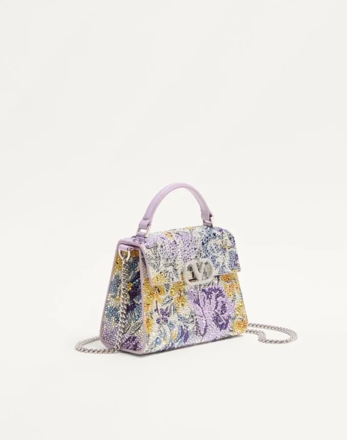 Valentino Garavani Vsling Mini-Handtasche mit Flowerism-Strassmotiv und Juwelenlogo Valentino Garavani Vsling Mini-Handtasche mit Flowerism-Strassmotiv und Juwelenlogo