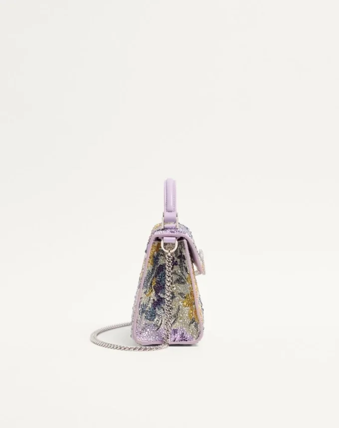 Valentino Garavani Vsling Mini-Handtasche mit Flowerism-Strassmotiv und Juwelenlogo Valentino Garavani Vsling Mini-Handtasche mit Flowerism-Strassmotiv und Juwelenlogo