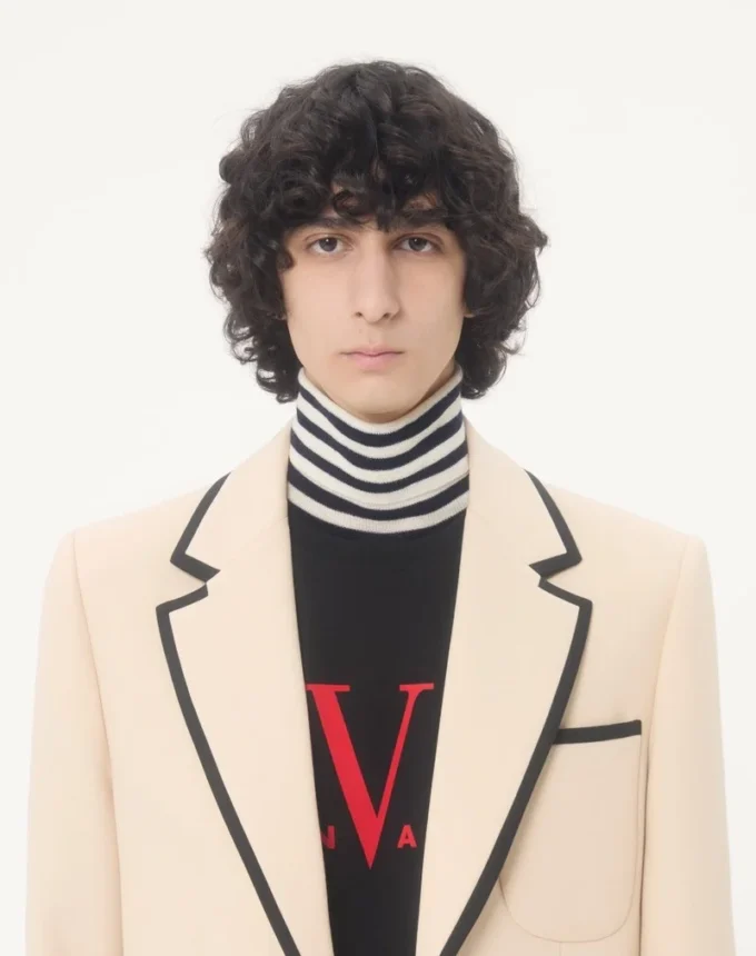 Valentino Rollkragenpullover aus Wolle mit Vlogo-Patch Valentino Rollkragenpullover aus Wolle mit Vlogo-Patch